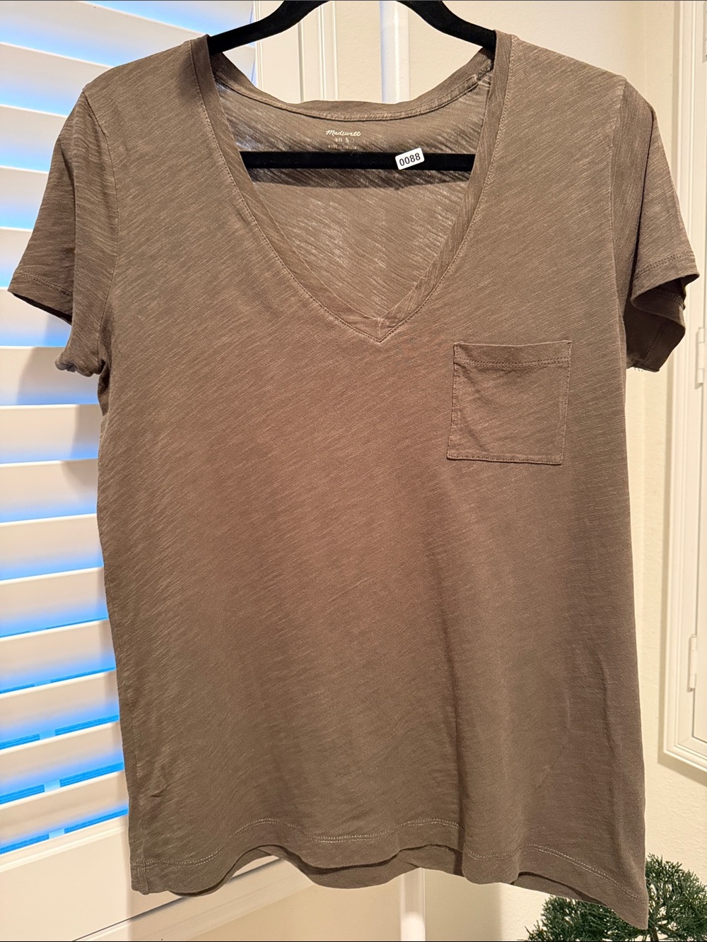 Madewell Olive Green V-Neck Pocket Short Sleeve Tee size small